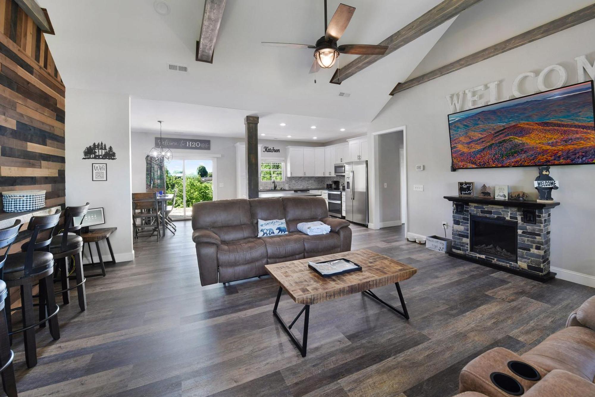 H2Oasis Incredible Pool Retreat With Mountains Views! Villa เซอเวียร์วีล ภายนอก รูปภาพ
